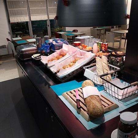 Kyriad Direct Marseille Est La Valentine La Penne-sur-Huveaune Kültér fotó