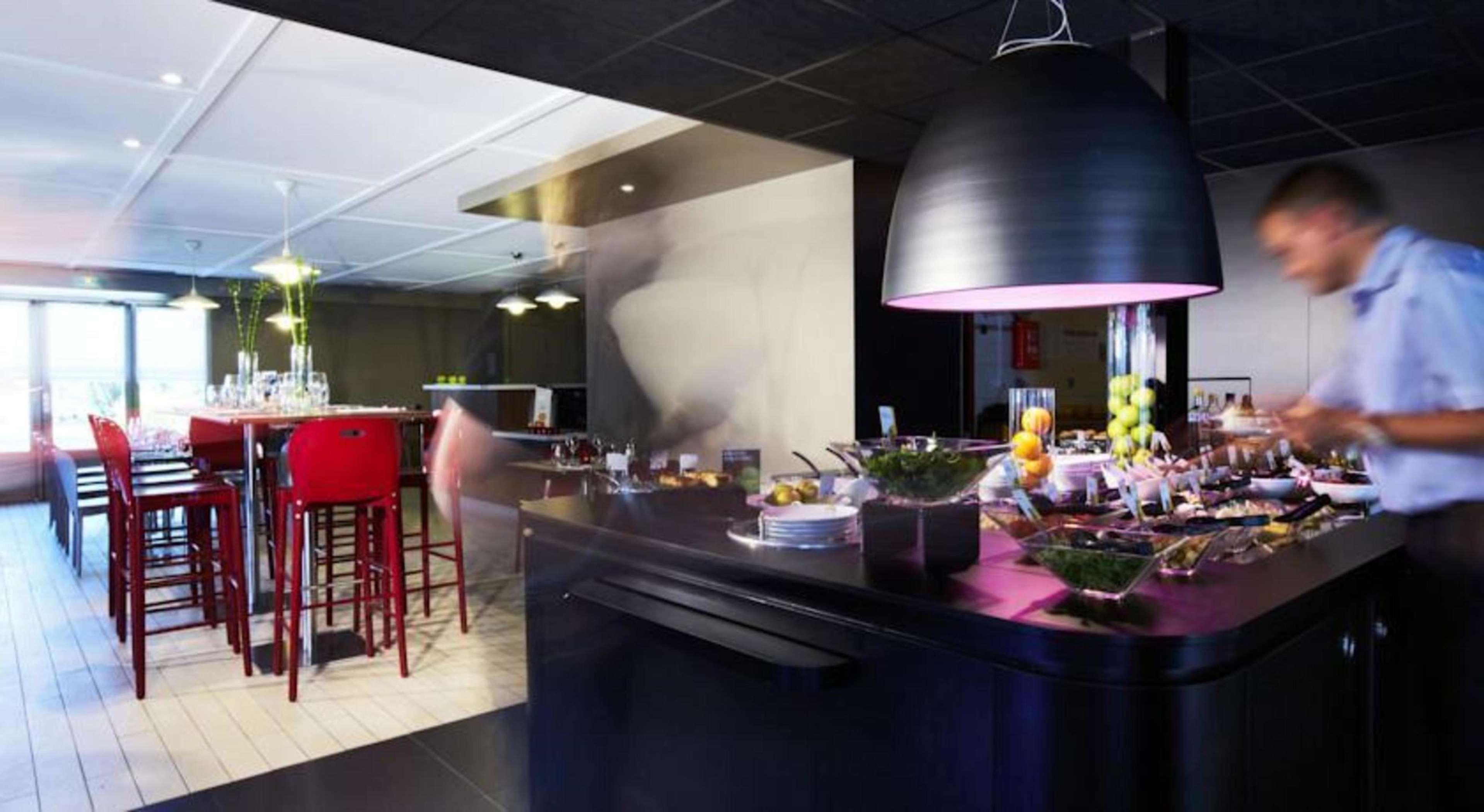Kyriad Direct Marseille Est La Valentine La Penne-sur-Huveaune Kültér fotó