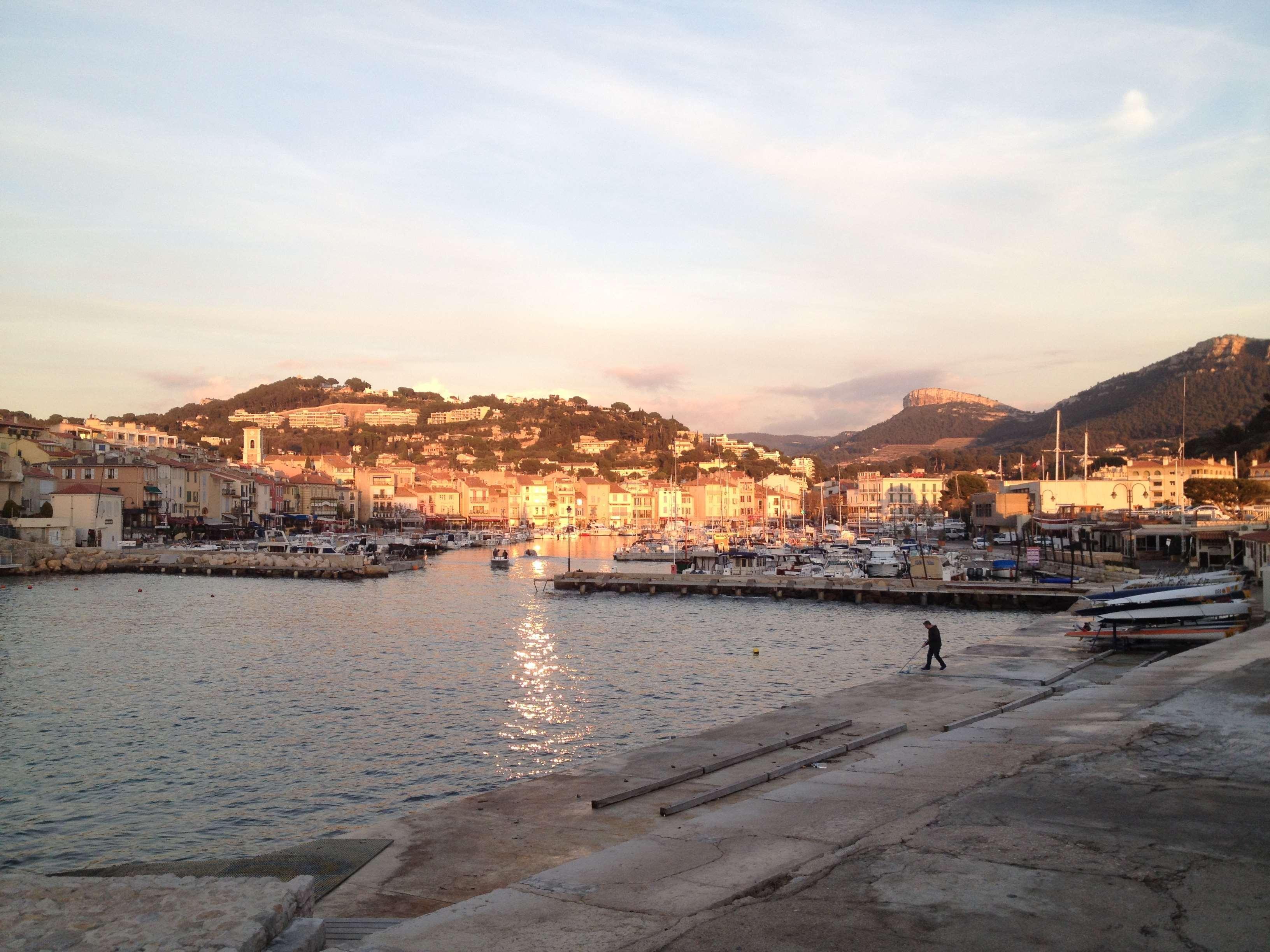 Kyriad Direct Marseille Est La Valentine La Penne-sur-Huveaune Kültér fotó
