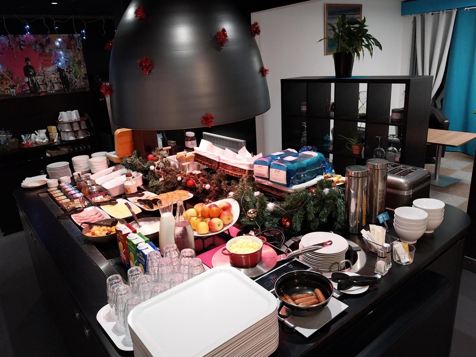 Kyriad Direct Marseille Est La Valentine La Penne-sur-Huveaune Kültér fotó