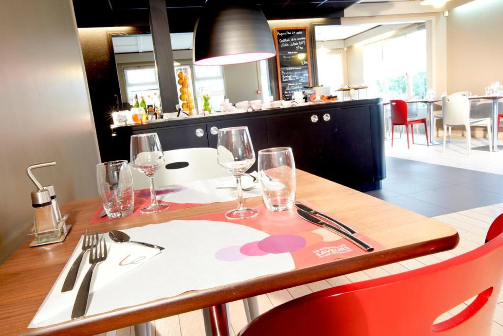 Kyriad Direct Marseille Est La Valentine La Penne-sur-Huveaune Kültér fotó